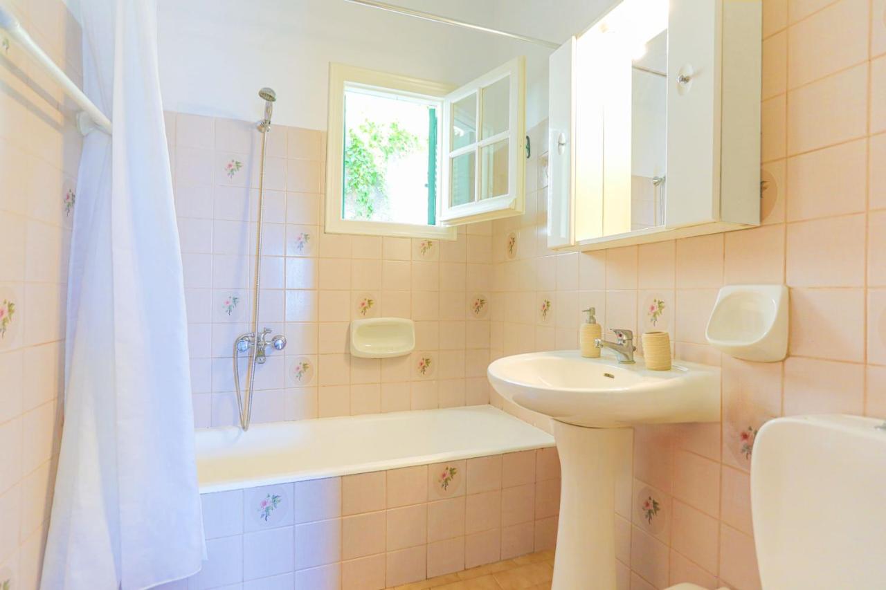Evanna House In Saint Stephanos Apartment